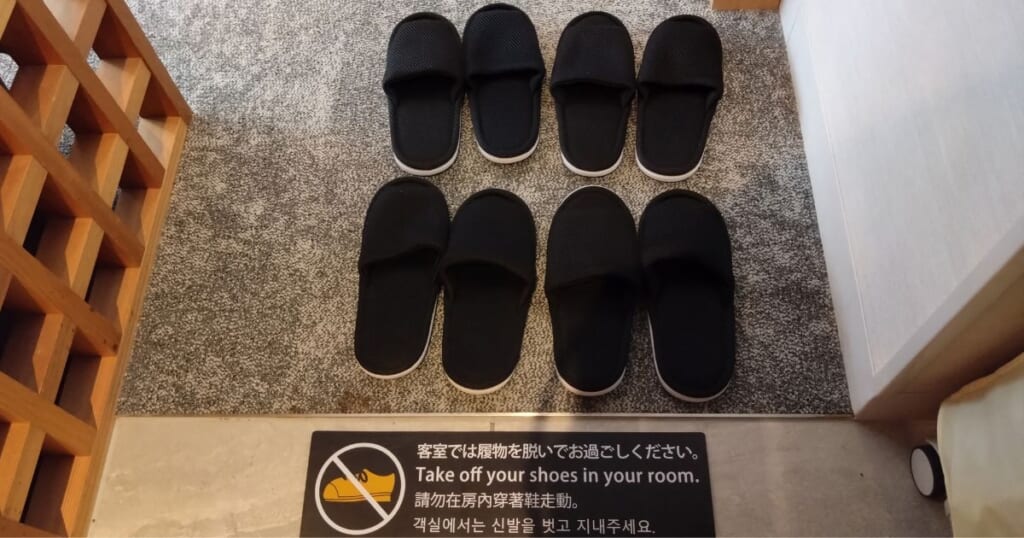 【レフ京都八条口】プレミアムツインの室内用スリッパ画像